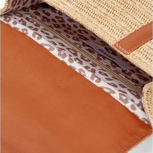 ❌SOLD❌NWOT Buckle Messenger Crossbody Bag - Picture 6 of 6